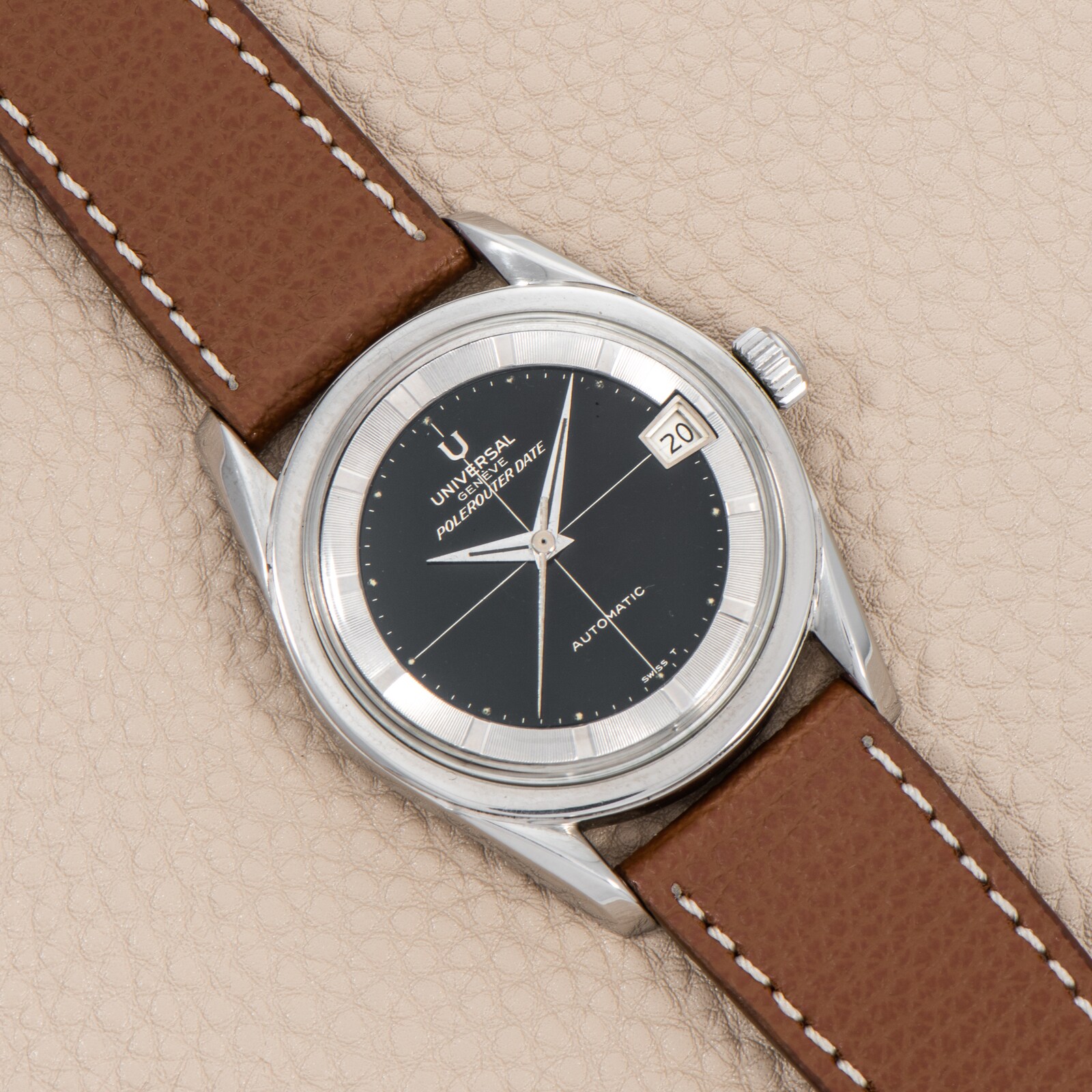 Pre-Owned Universal Geneve Polerouter Date