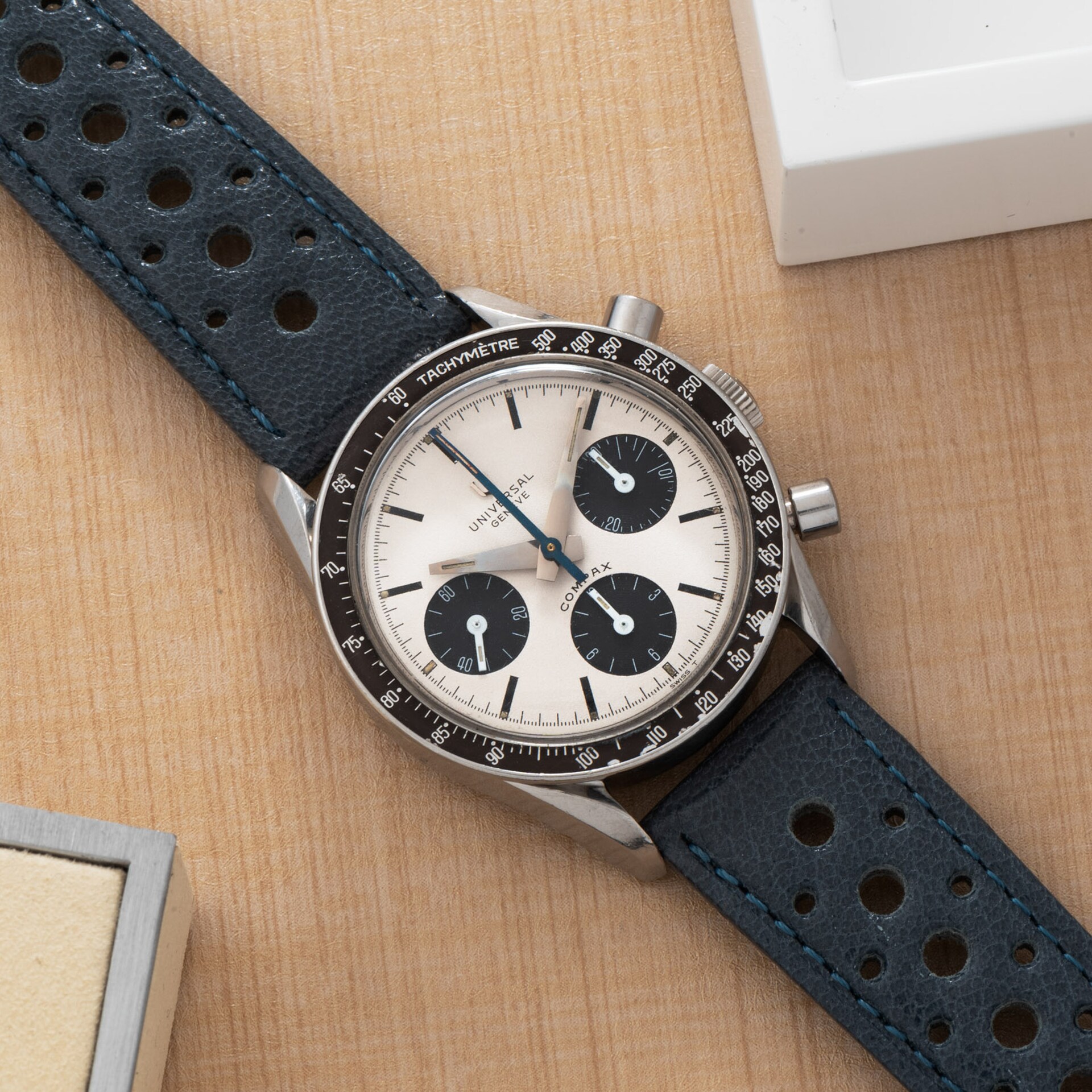Pre-Owned Universal Geneve Universal Geneve Compax 'Nina Rindt'