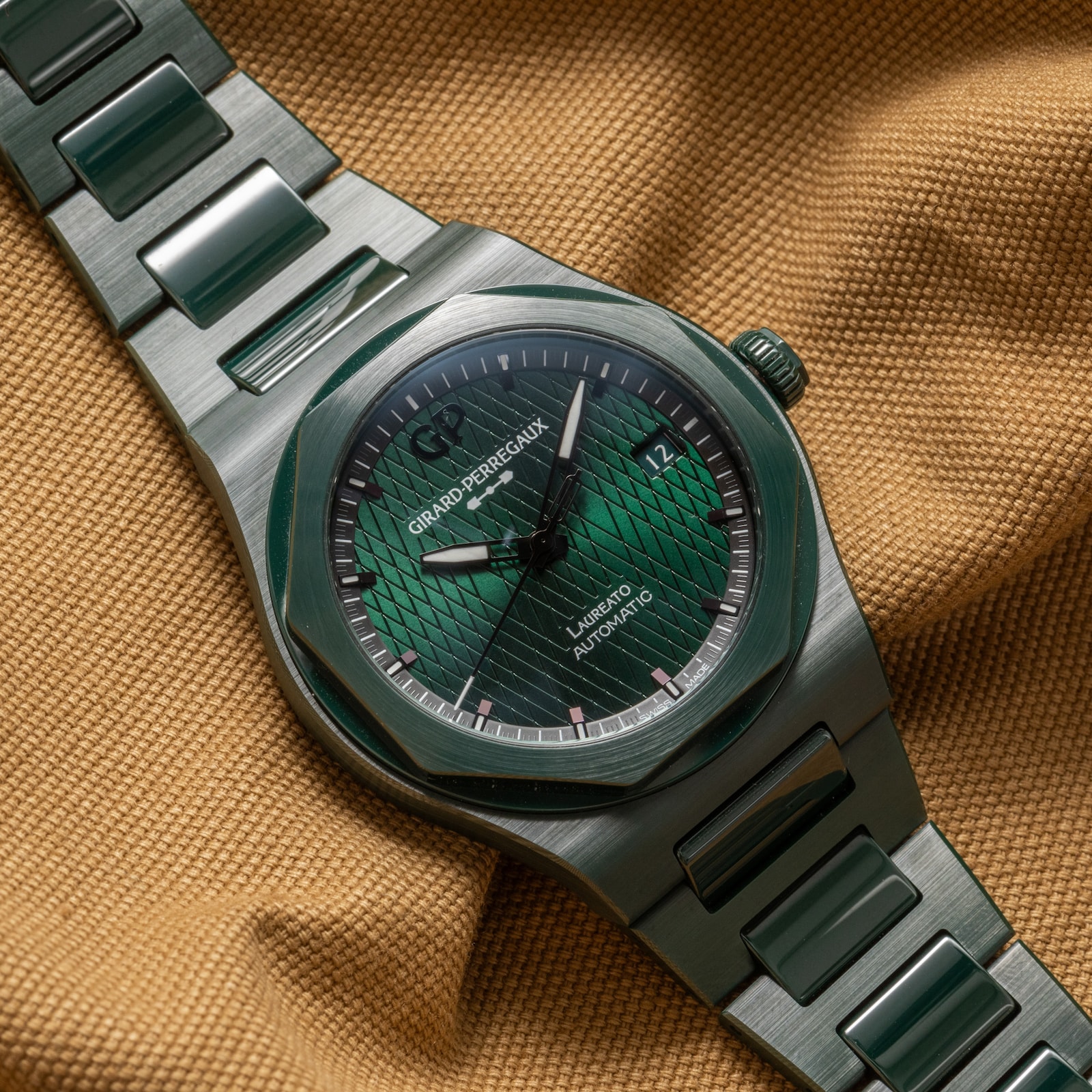 Pre-Owned Girard-Perregaux Girard Perregaux Laureato 38mm Green Ceramic Aston Martin Edition