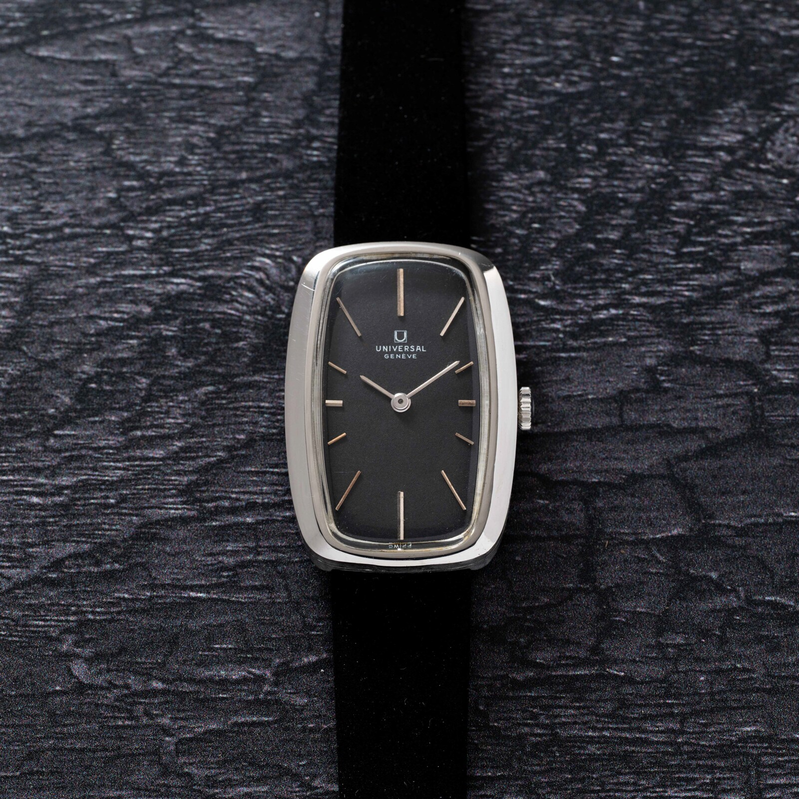 Pre-Owned Universal Geneve Bathtub' Dress Watch
