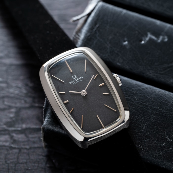 Pre-Owned Universal Geneve Bathtub' Dress Watch