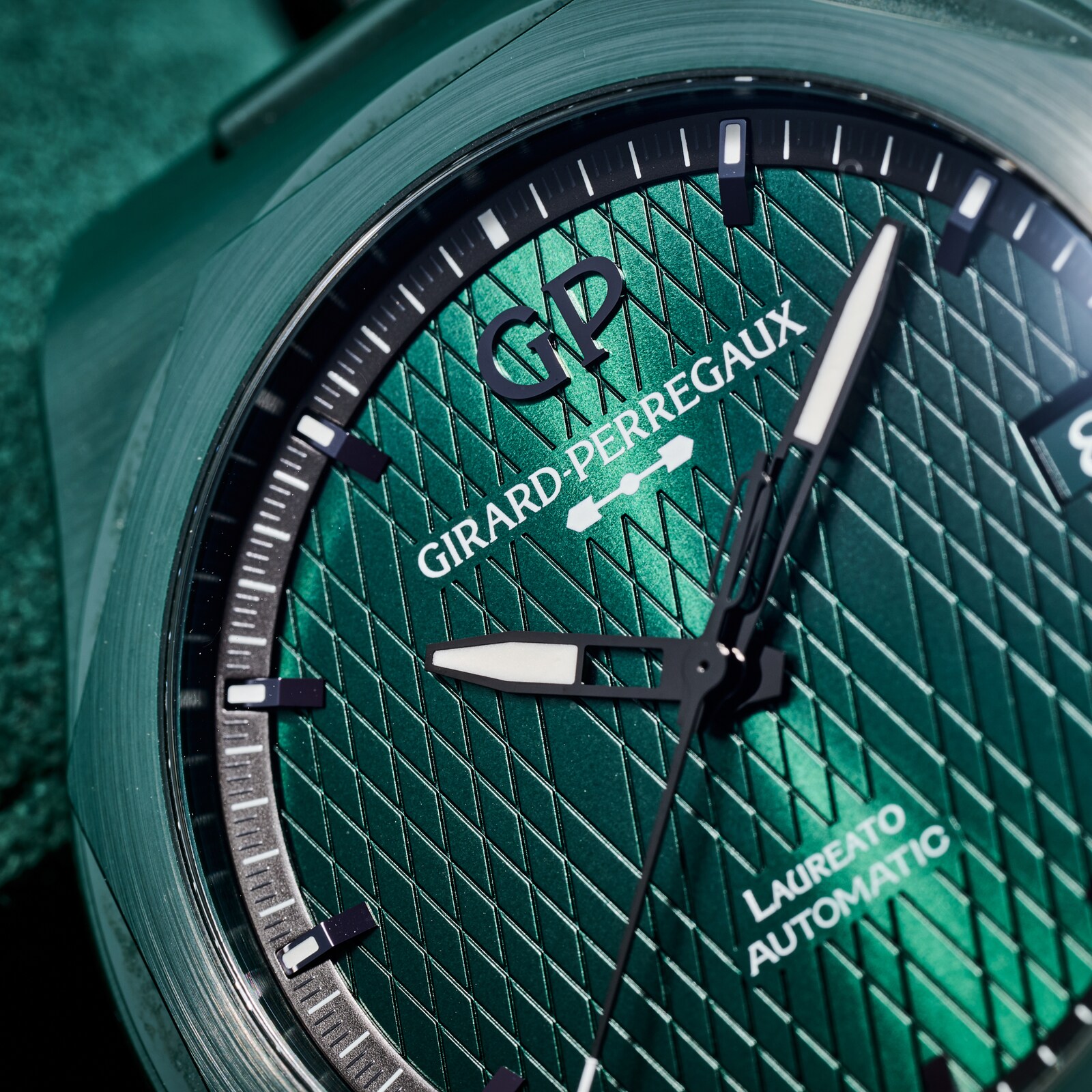 Pre-Owned Girard-Perregaux Laureato Chronograph 42 'Aston Martin' Edition