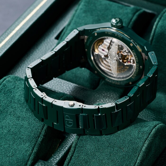 Pre-Owned Girard-Perregaux Laureato Chronograph 42 'Aston Martin' Edition