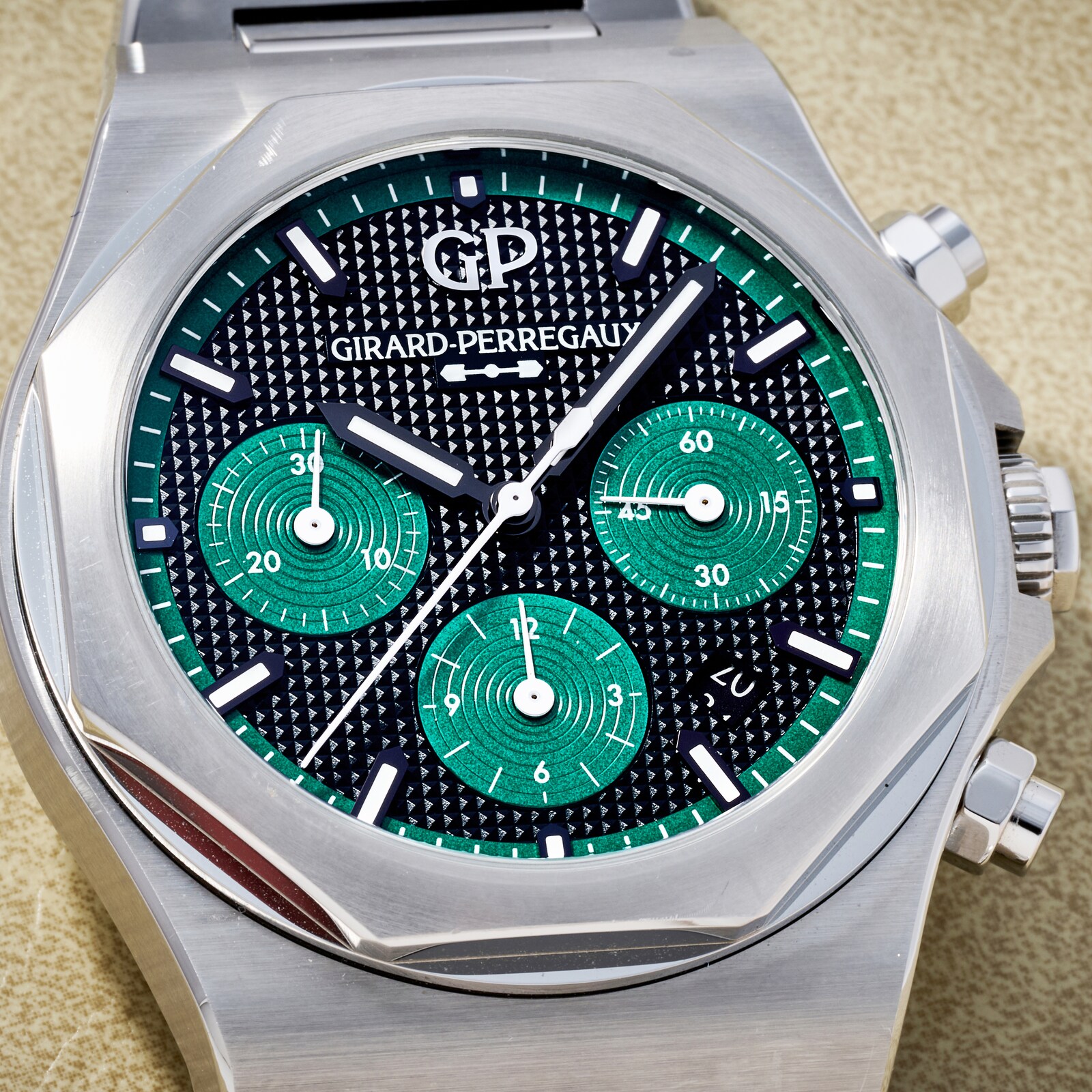 Pre-Owned Girard-Perregaux Laureato Chronograph 42