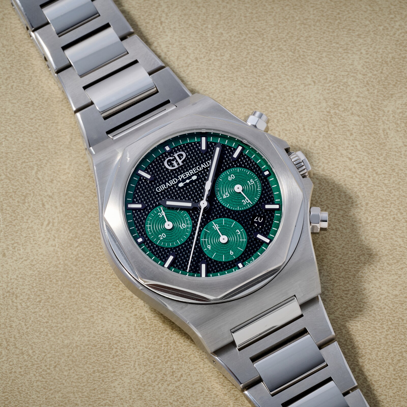 Pre-Owned Girard-Perregaux Laureato Chronograph 42
