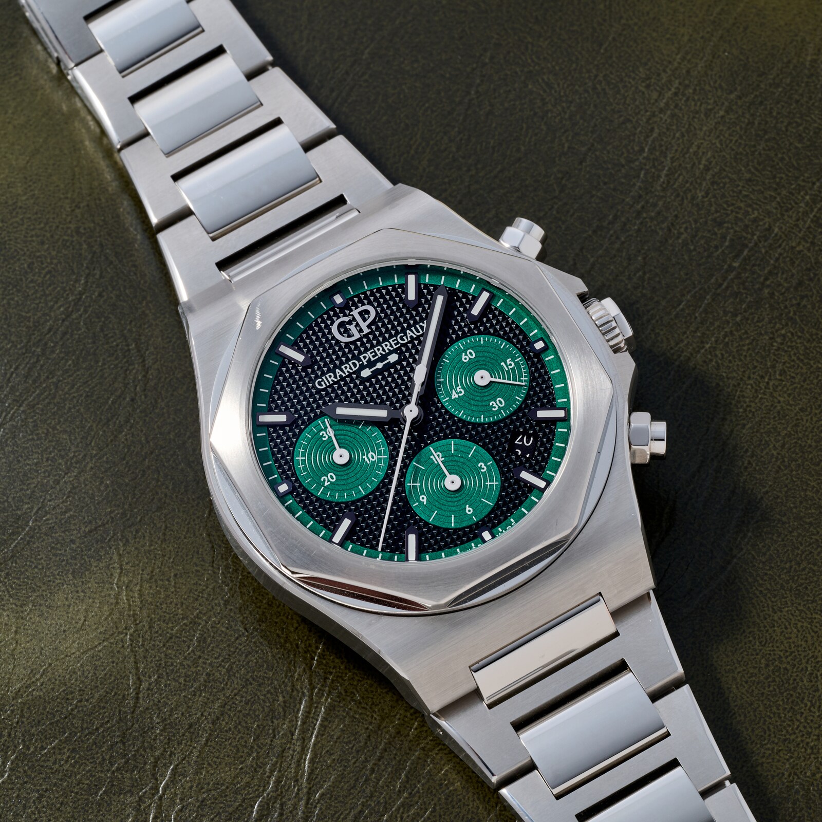 Pre-Owned Girard-Perregaux Laureato Chronograph 42