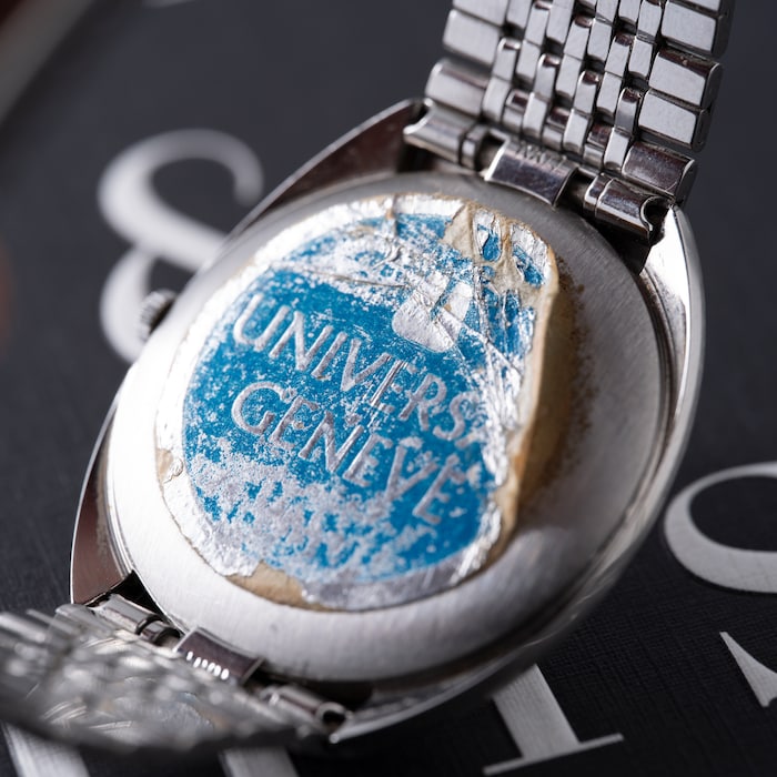 Pre-Owned Universal Universal Genève White Shadow