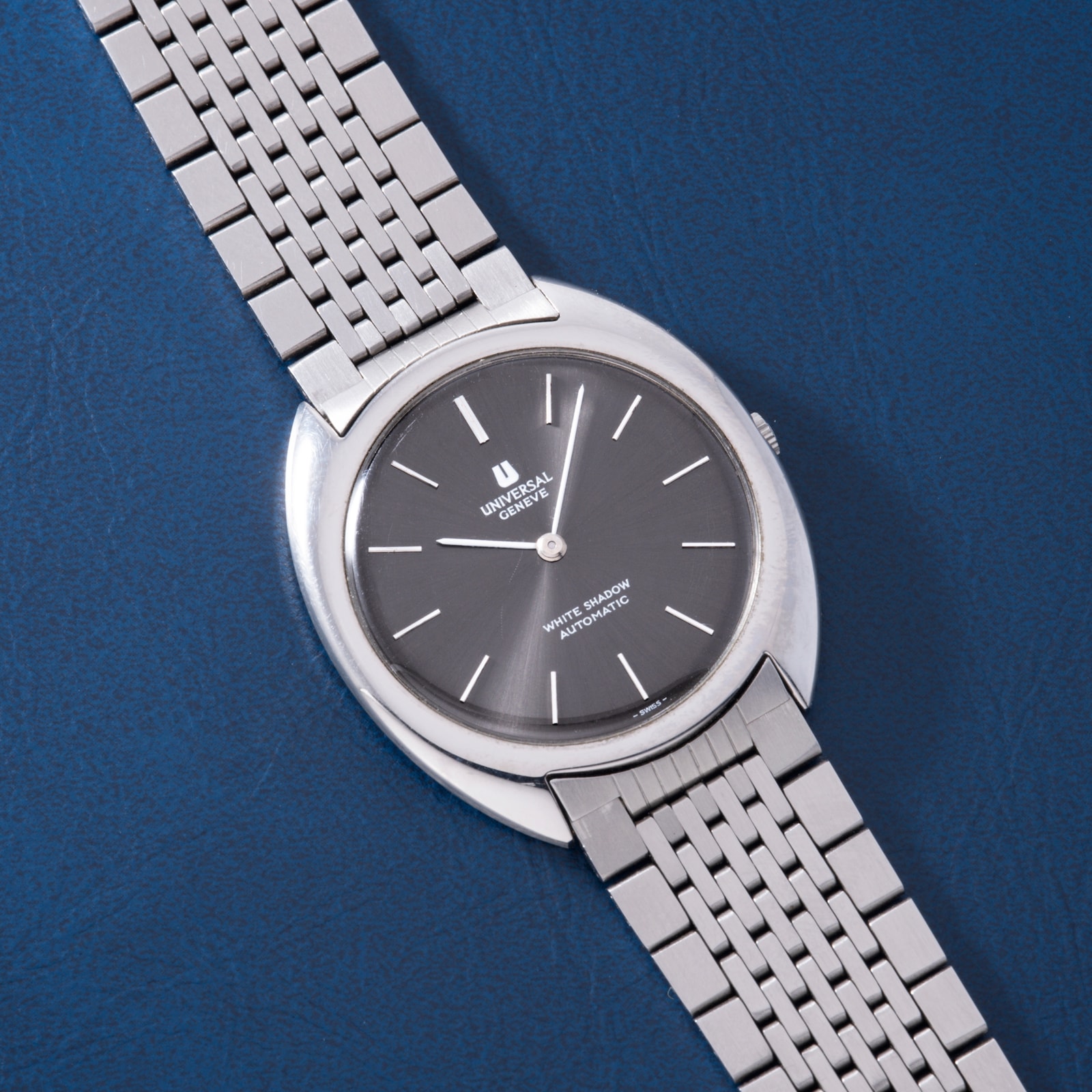 Pre-Owned Universal Universal Genève White Shadow