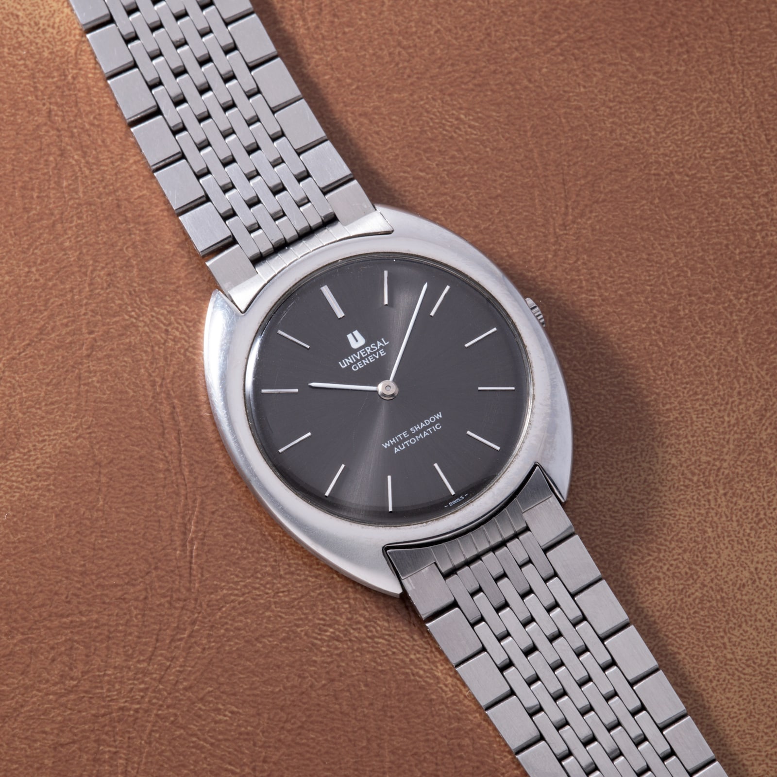Pre-Owned Universal Universal Genève White Shadow