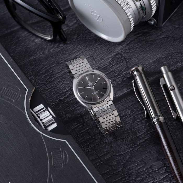 Pre-Owned Universal Universal Genève White Shadow