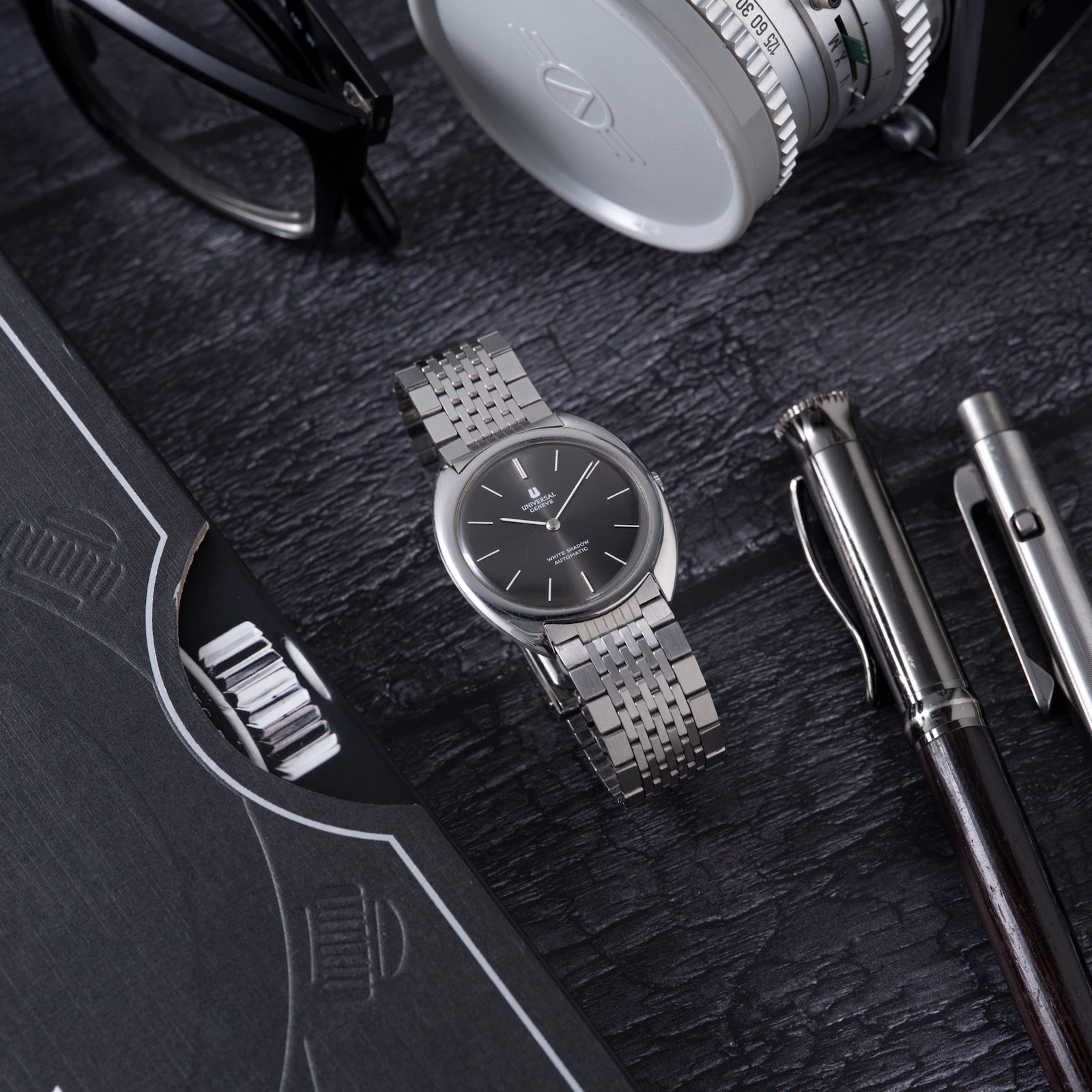 Pre-Owned Universal Universal Genève White Shadow