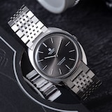 Pre-Owned Universal Universal Genève White Shadow