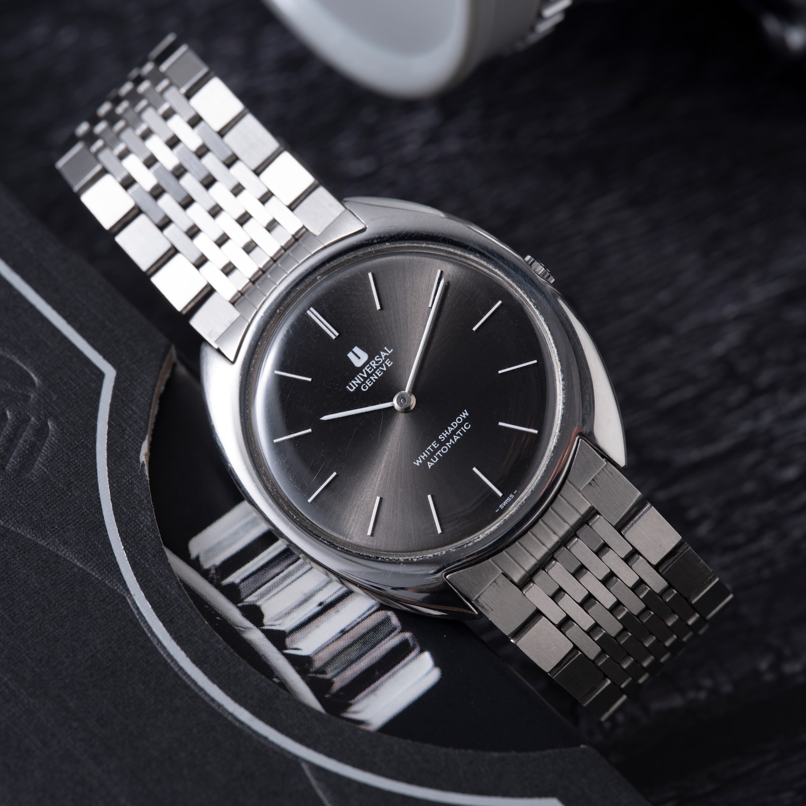 Pre-Owned Universal Universal Genève White Shadow