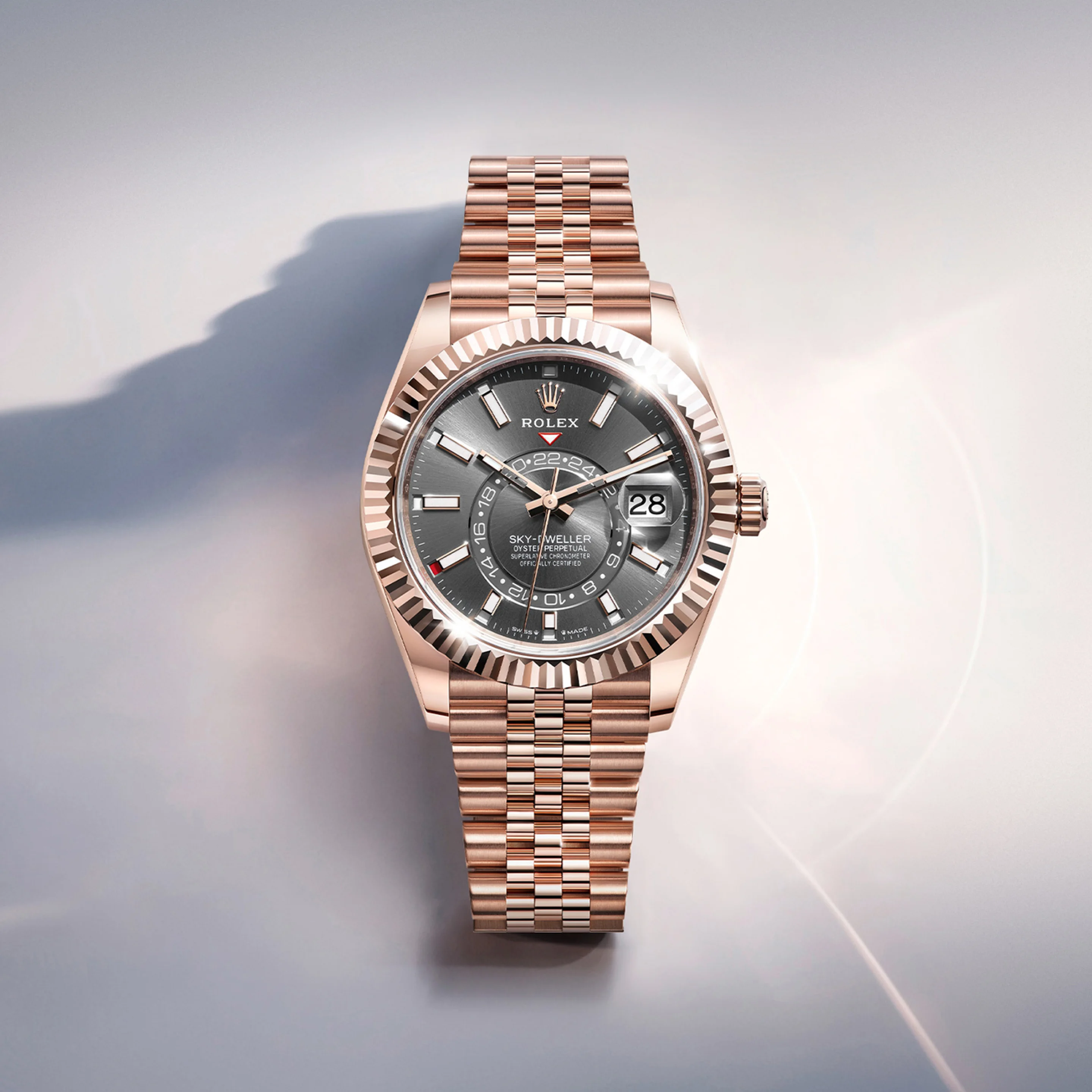 Rolex Datejust in Oyster, 31 mm, yellow gold and diamonds